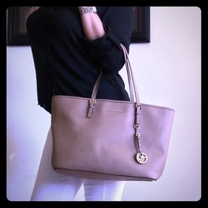😍MICHAEL KORS😍 Jet Set Tote MK